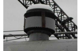 Антенна спутникового телефона (Инмарсат) на крыше железнодорожного вагона